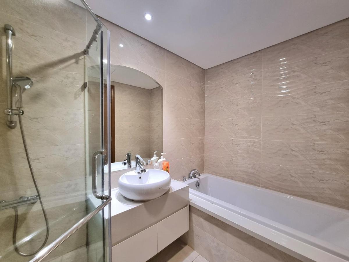 Enay Apartment - Vinhomes Central Park - Landmark Ho Chi Minh City Bagian luar foto